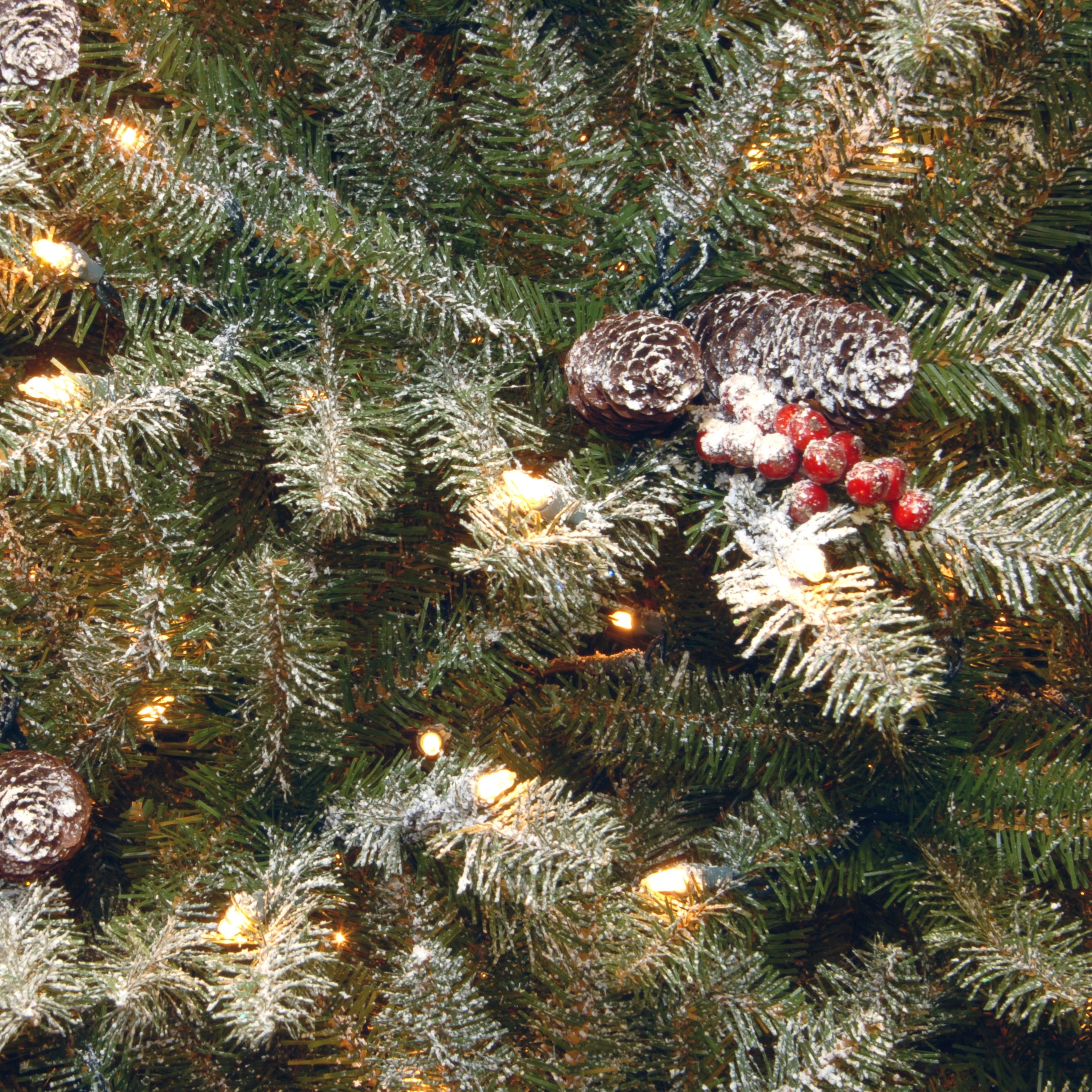 7.5 ft. Pre-Lit Dunhill Fir Flocked Tree with 750 Clear Lights
