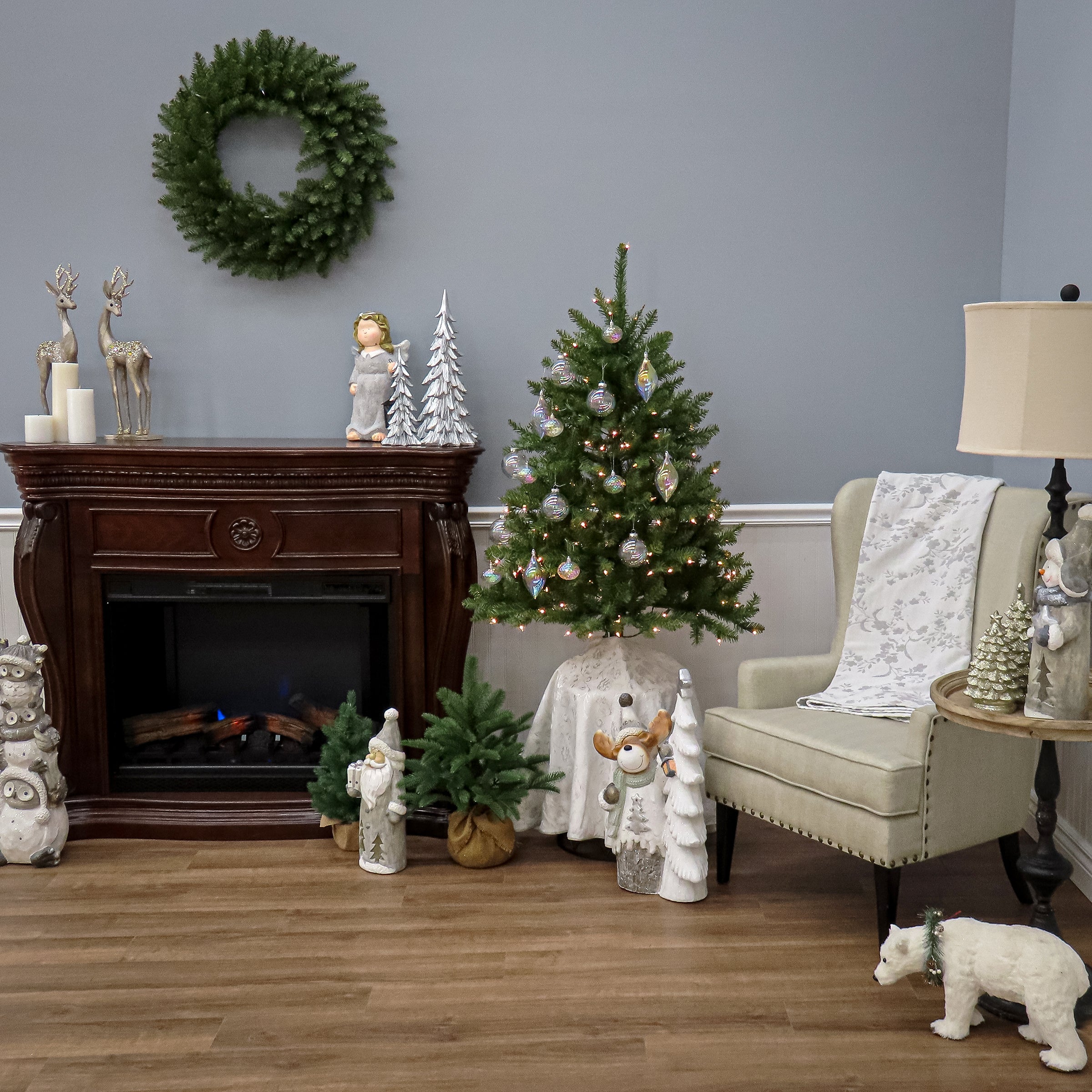 クリスマスツリー　National Tree Company DUH-40LO 4 ft. Pre-Lit Dunhill Fir Tree with Clear Lights · National Tree