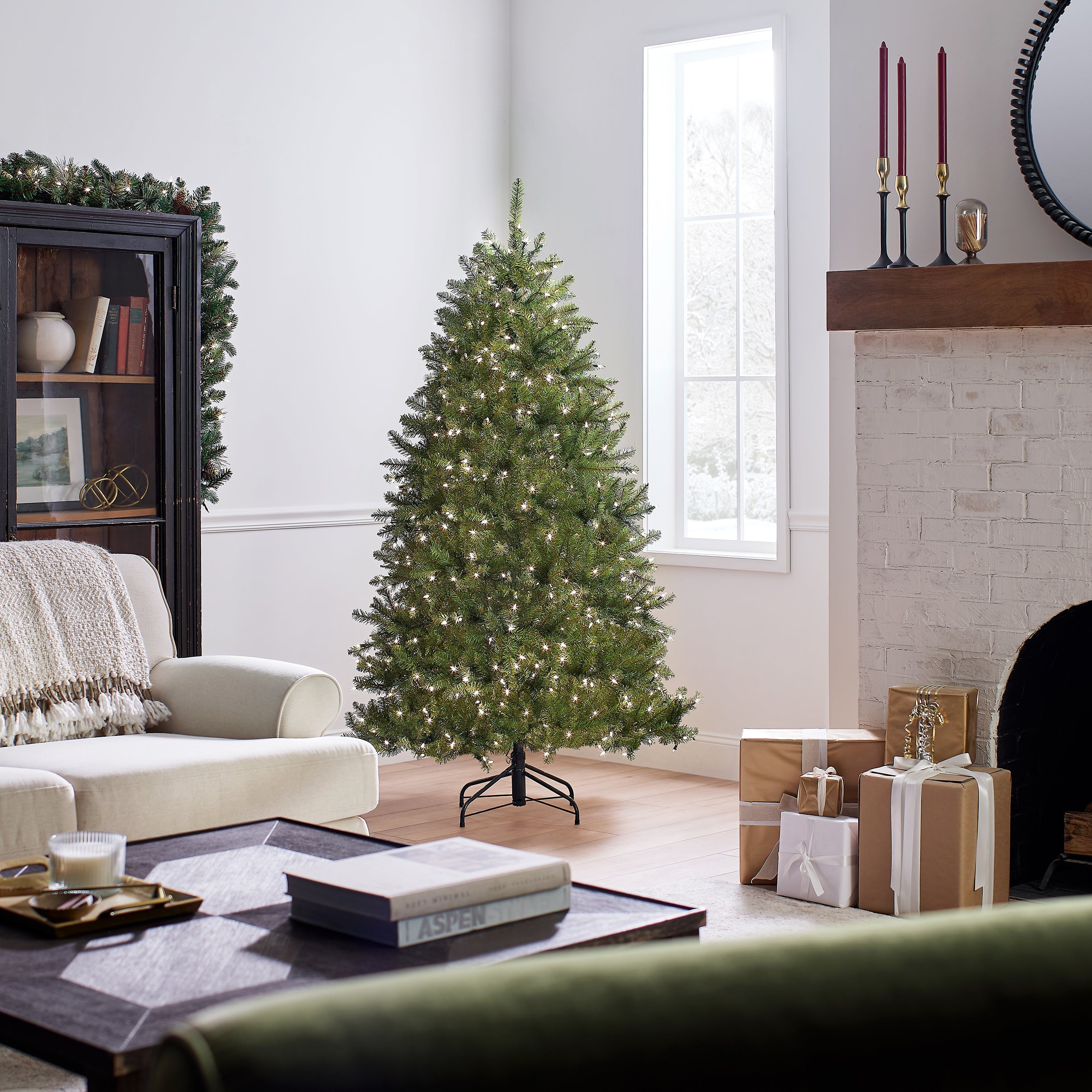 6 ft. Pre-Lit Dunhill Fir Tree with Clear Lights