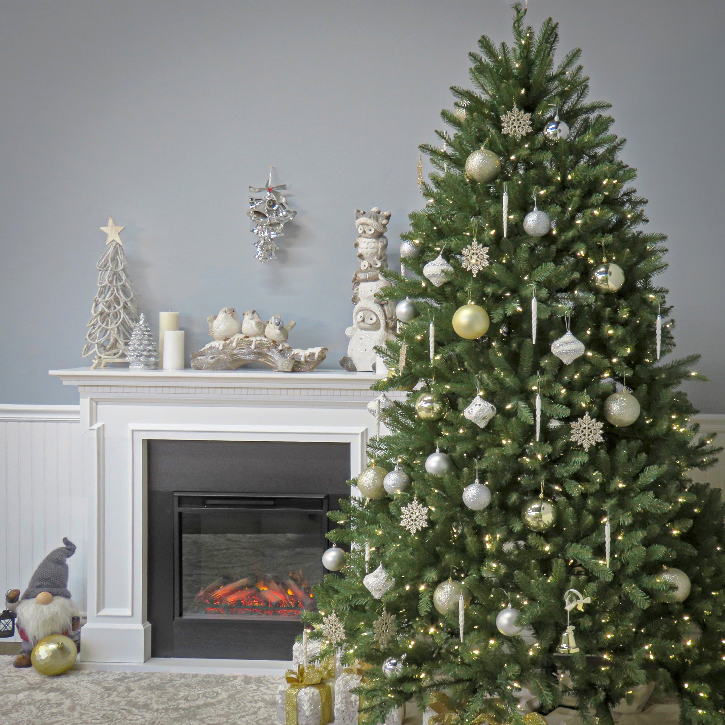 7.5 ft. Pre-Lit Dunhill Fir Tree with Clear Lights