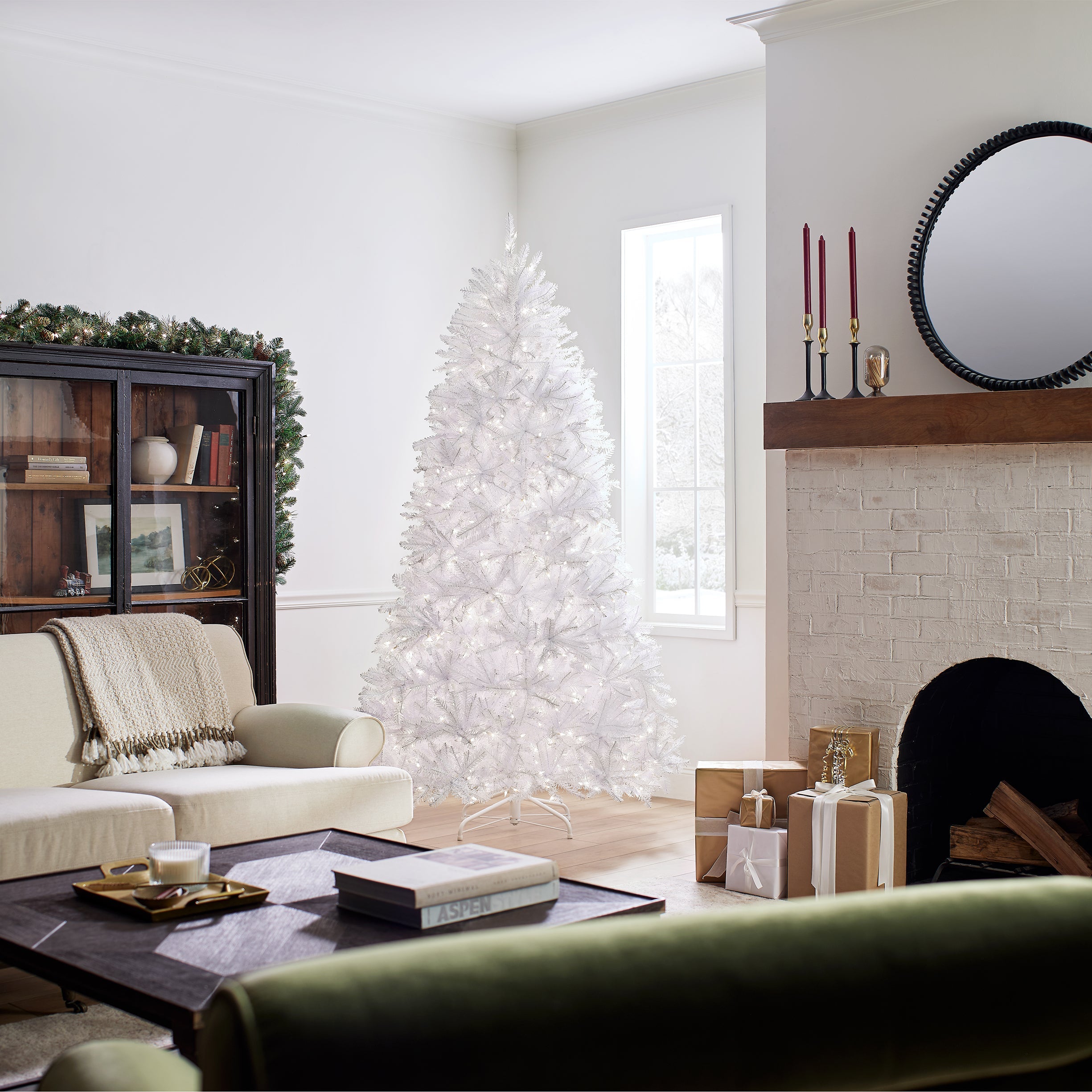 7.5 ft. Pre-Lit Dunhill Fir White Tree with Clear Lights