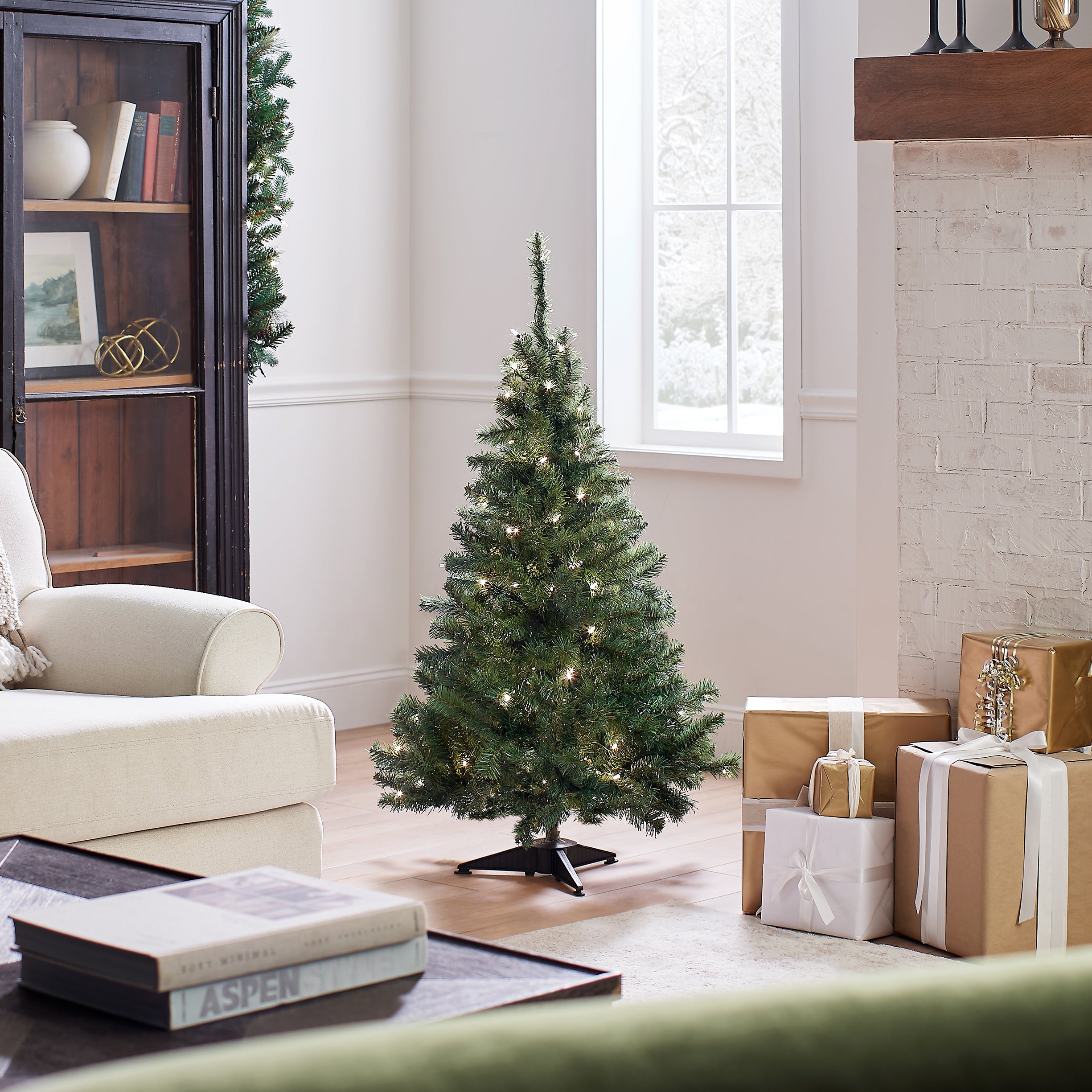 4 ft. Pre-Lit Kincaid Spruce Tree with Clear Lights
