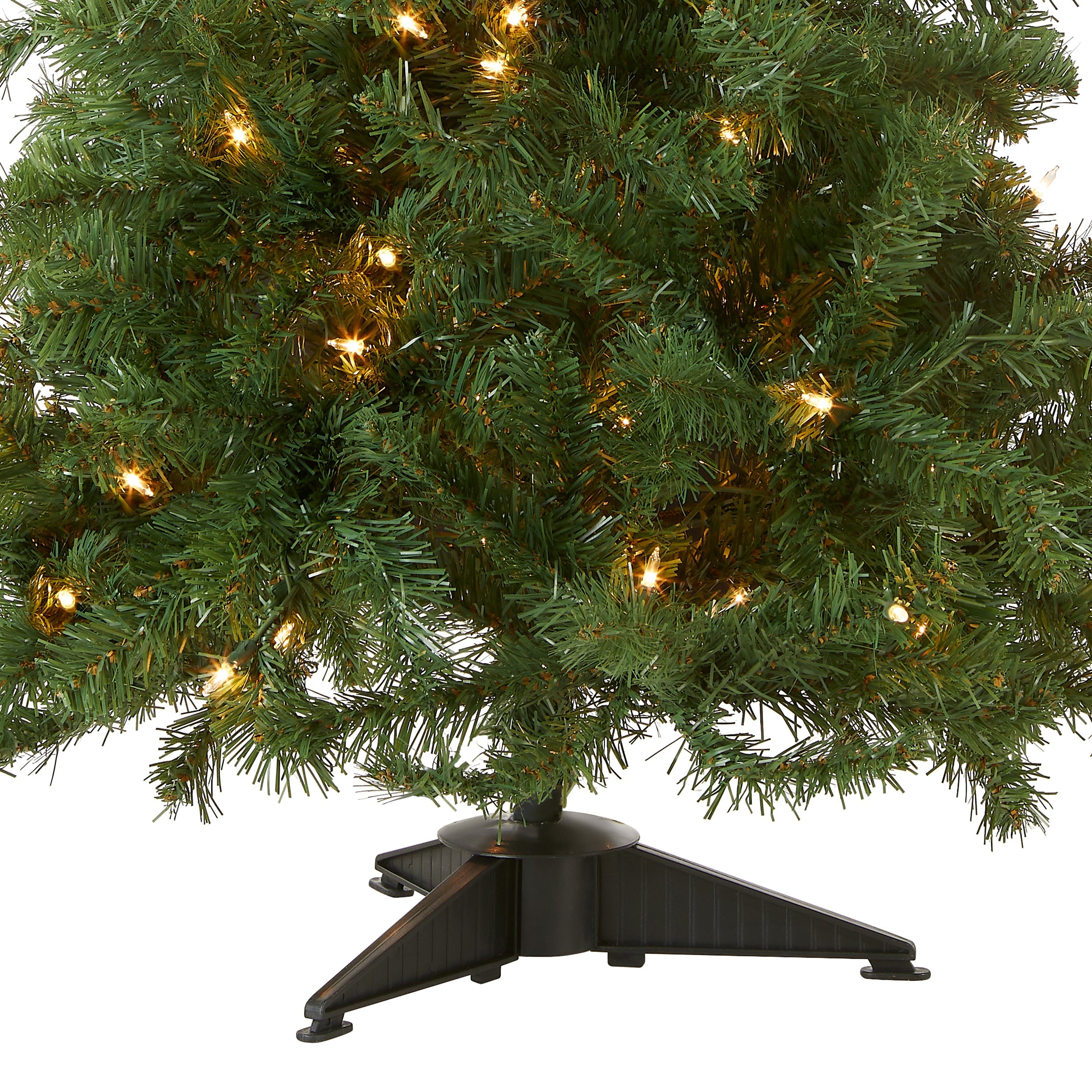 4 ft. Pre-Lit Kincaid Spruce Tree with Clear Lights