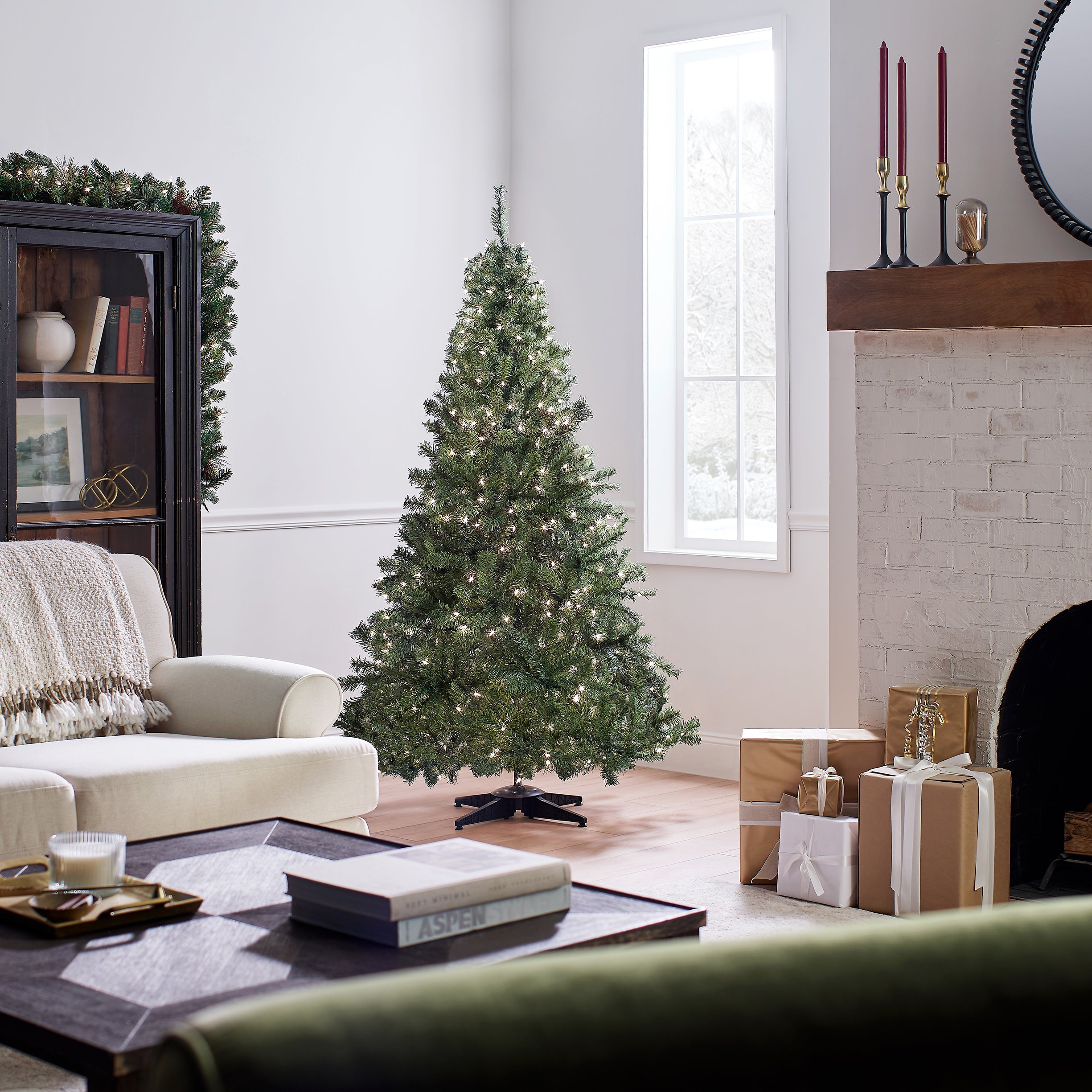 6 ft. Pre-Lit Kincaid Spruce Tree with Clear Lights