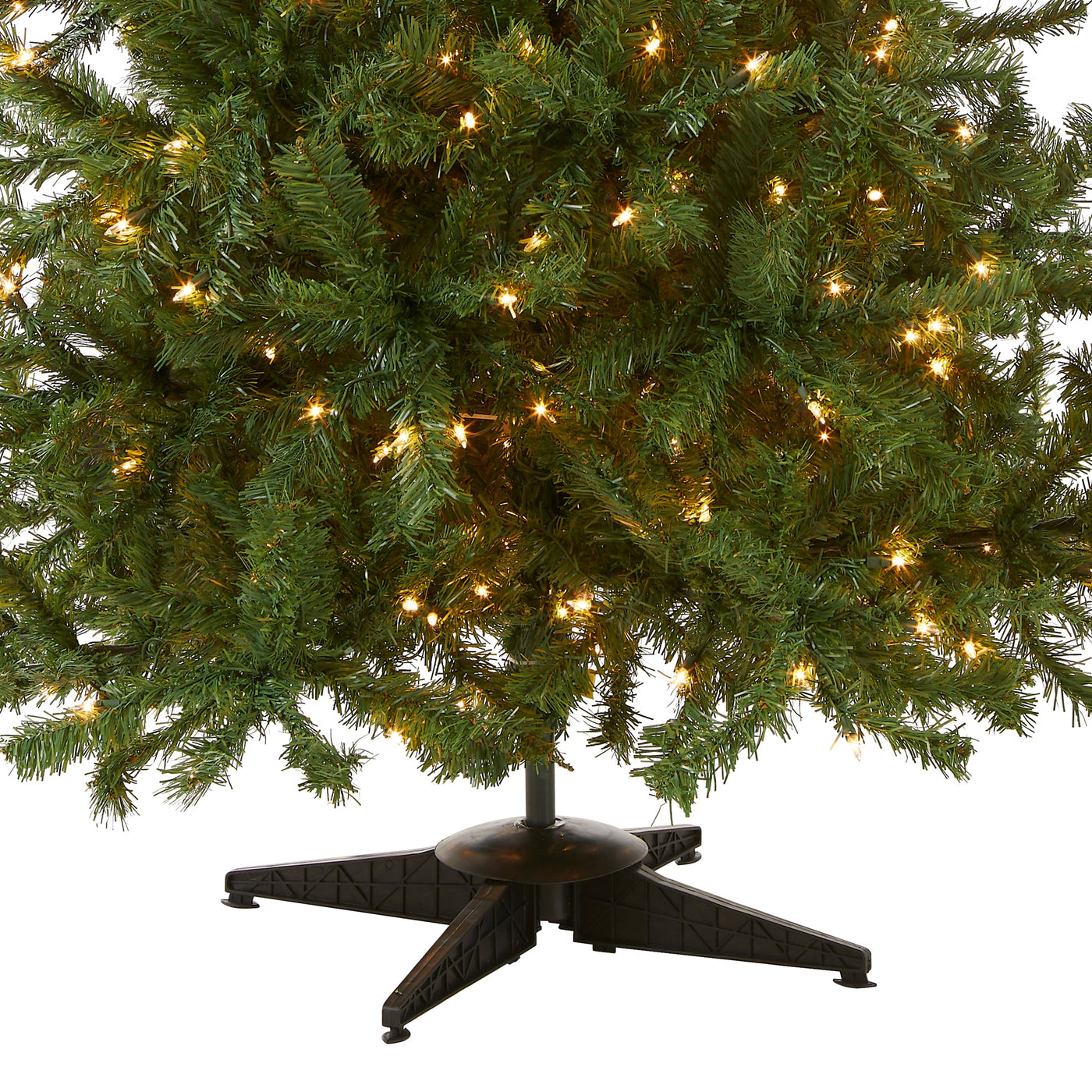 6 ft. Pre-Lit Kincaid Spruce Tree with Clear Lights