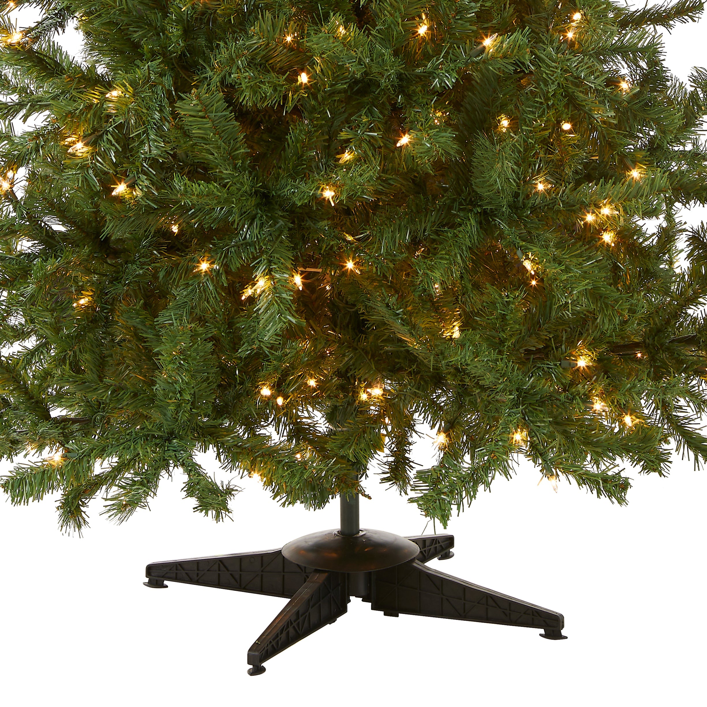 6 ft. Pre-Lit Kincaid Spruce Tree with Clear Lights