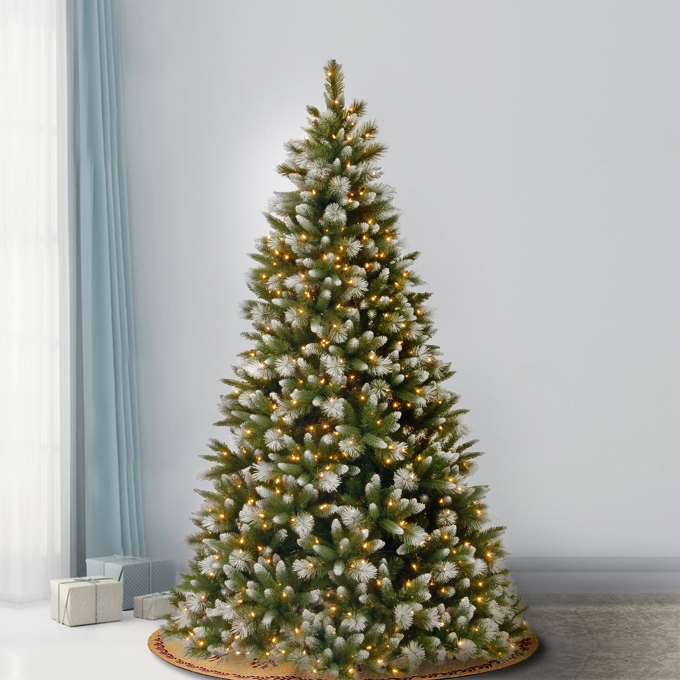 7.5 ft. Pre-Lit Alaskan Pine Frosted Tree with Clear Lights