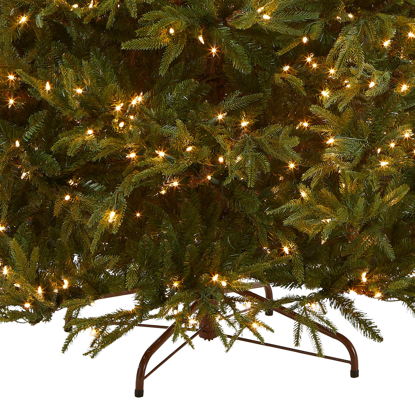 7.5 ft. Pre-Lit Fraser Grande Tree with Clear Lights