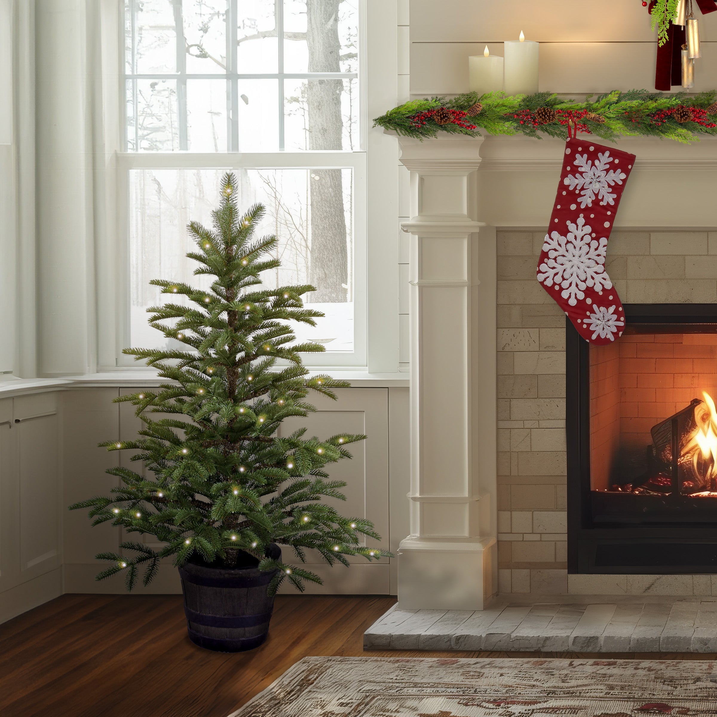 4 ft. Norwegian Spruce Entrance Tree with Clear Lights